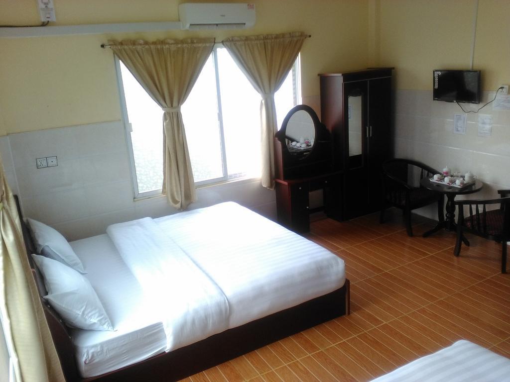 Hotel 99 Pyin Oo Lwin Buitenkant foto