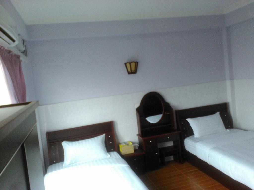 Hotel 99 Pyin Oo Lwin Buitenkant foto