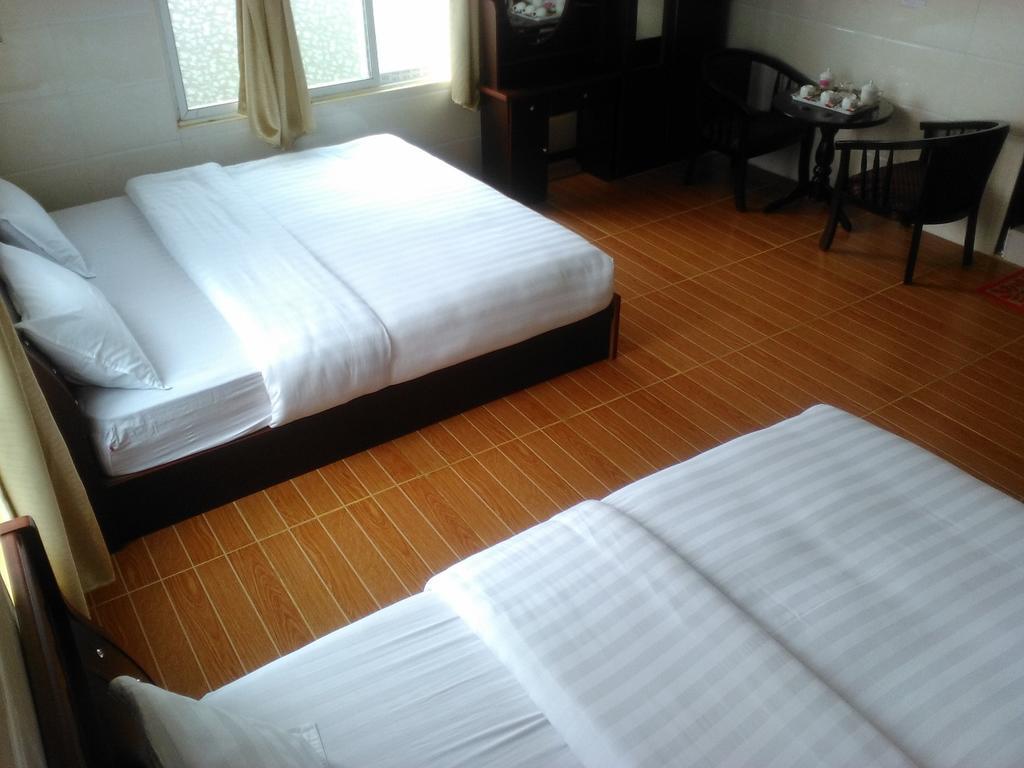 Hotel 99 Pyin Oo Lwin Buitenkant foto