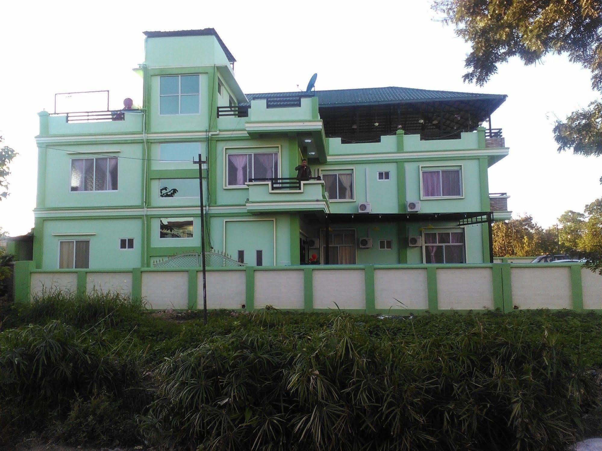 Hotel 99 Pyin Oo Lwin Buitenkant foto