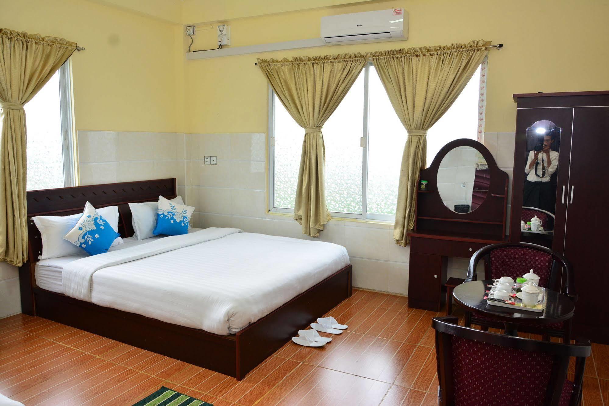 Hotel 99 Pyin Oo Lwin Buitenkant foto