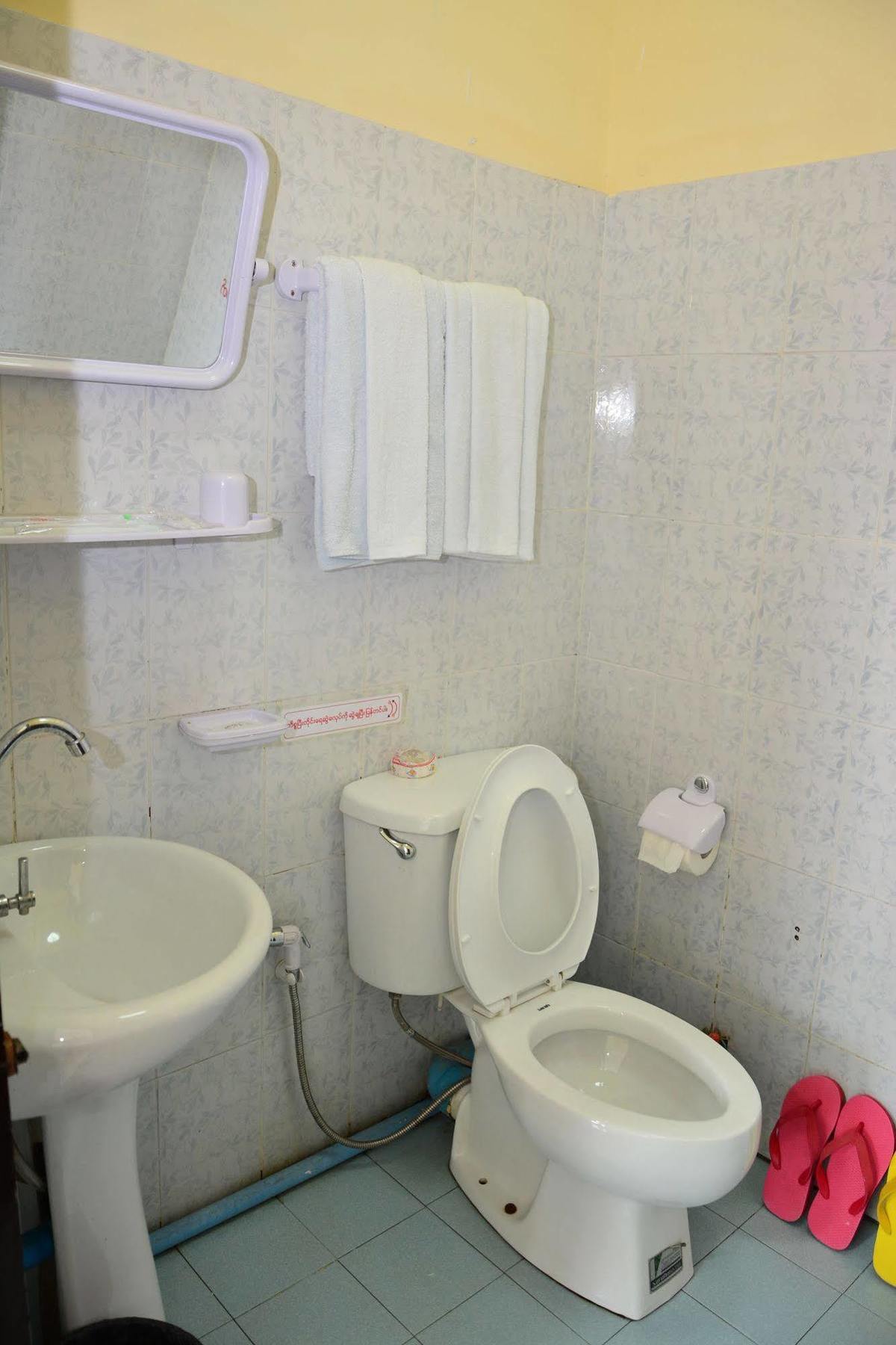 Hotel 99 Pyin Oo Lwin Buitenkant foto