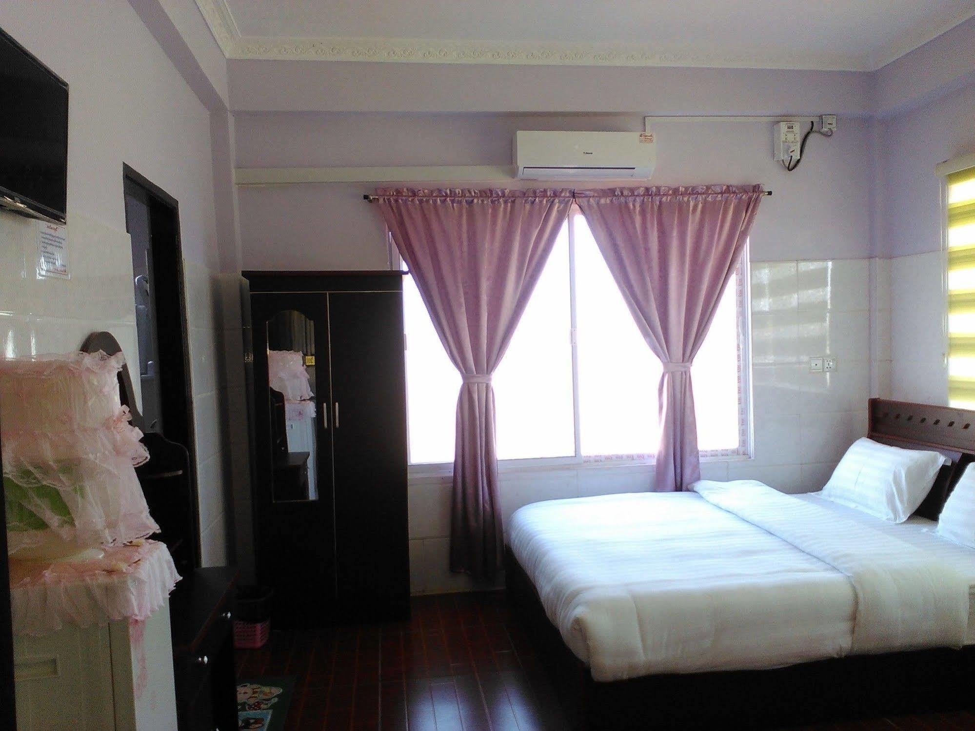 Hotel 99 Pyin Oo Lwin Buitenkant foto