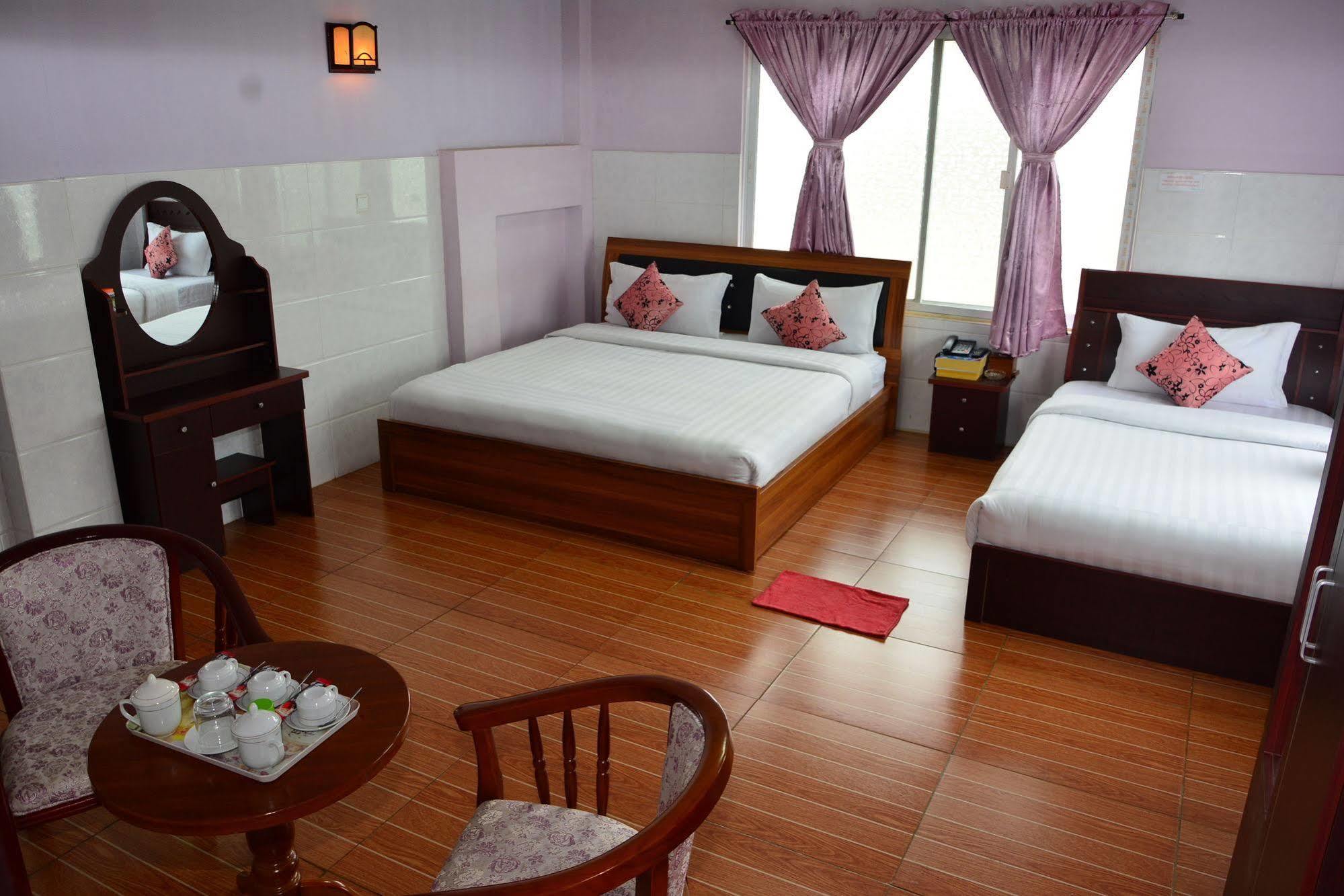 Hotel 99 Pyin Oo Lwin Buitenkant foto