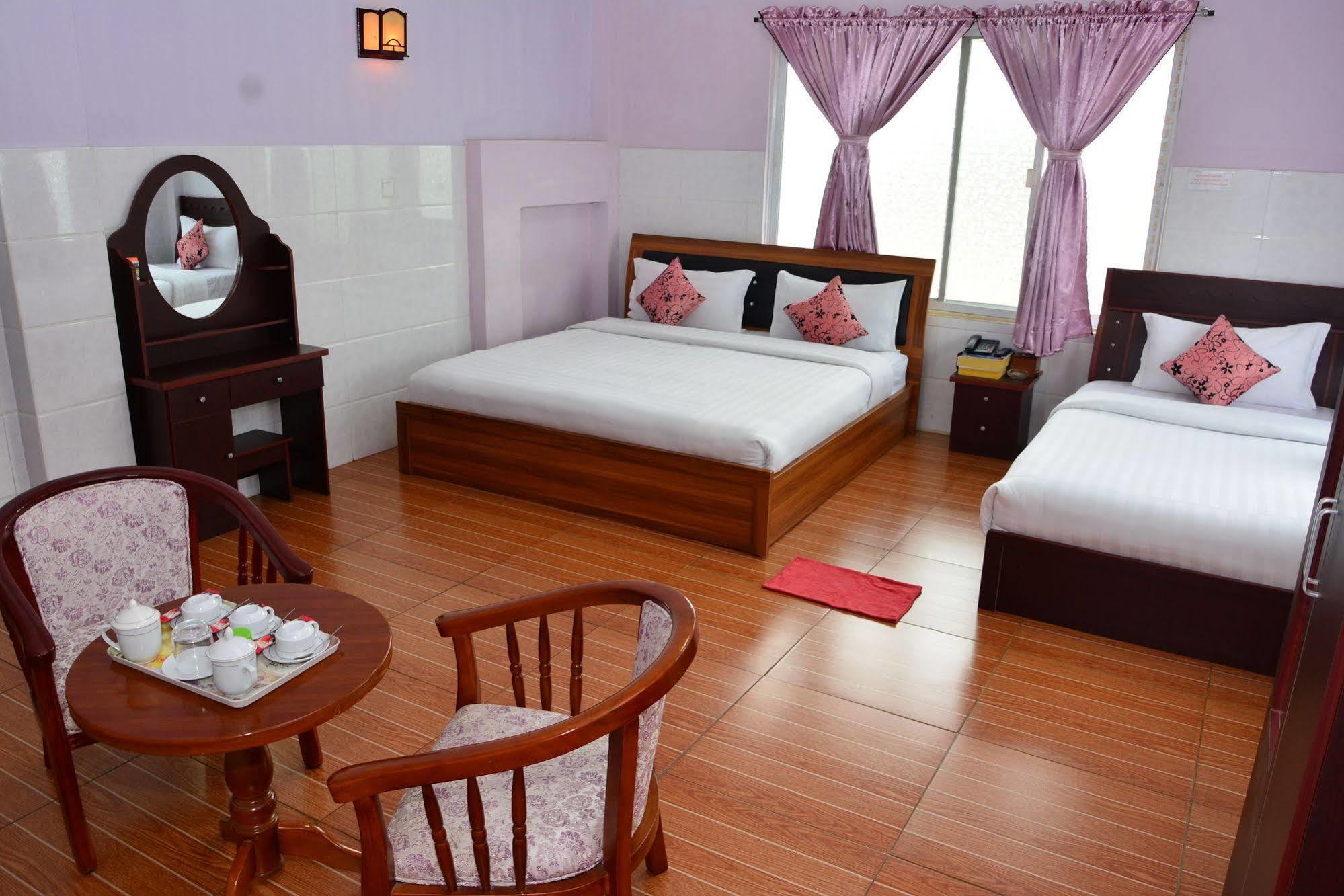 Hotel 99 Pyin Oo Lwin Buitenkant foto
