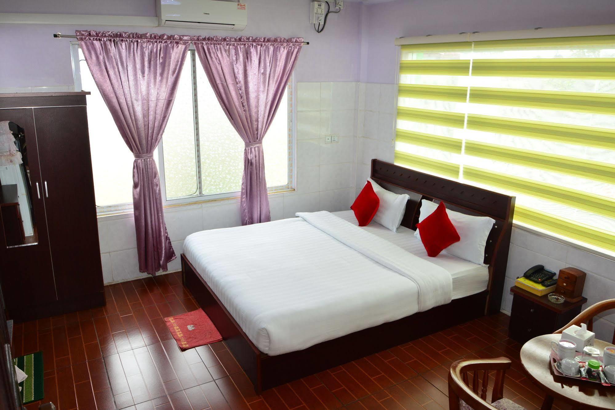 Hotel 99 Pyin Oo Lwin Buitenkant foto
