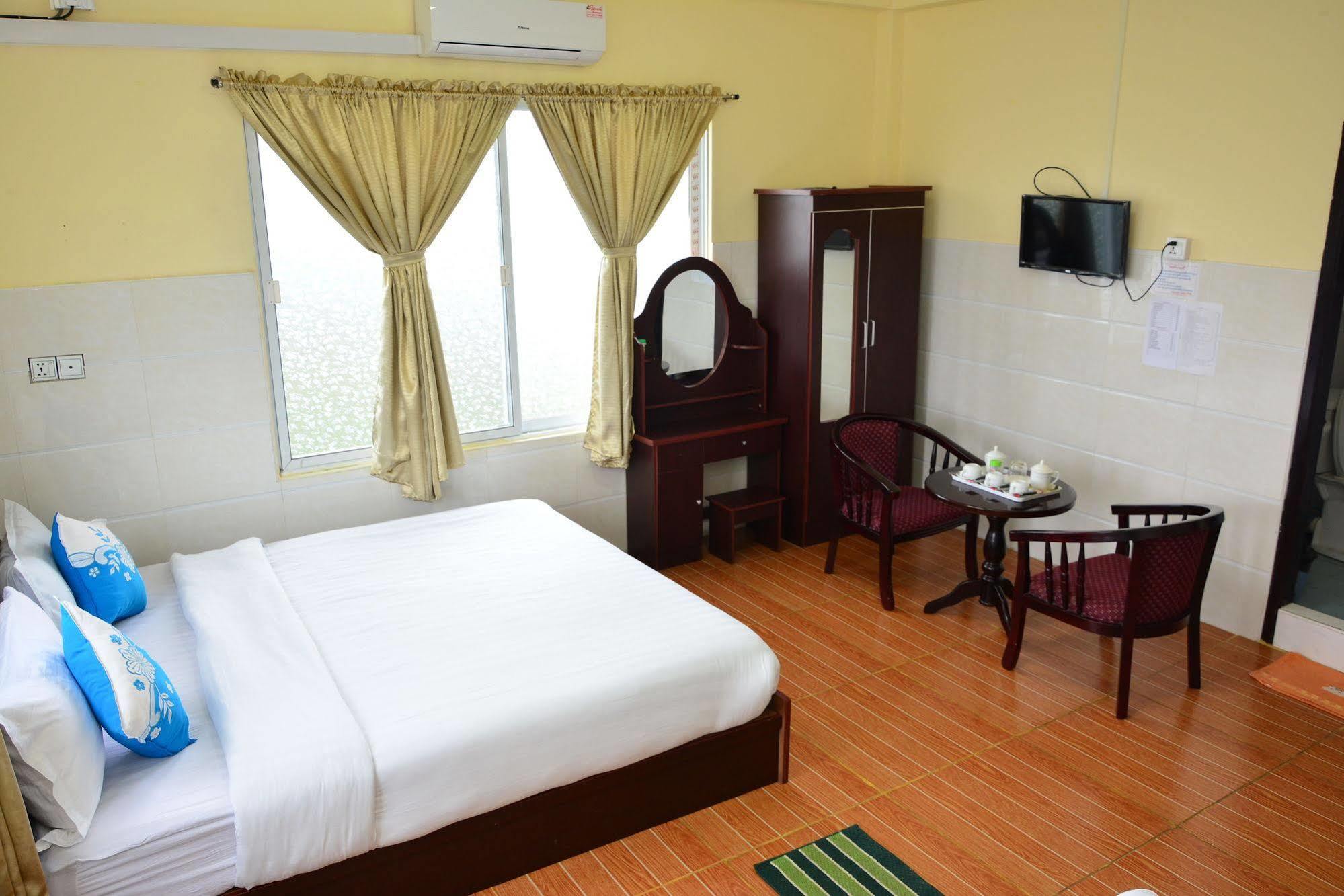 Hotel 99 Pyin Oo Lwin Buitenkant foto