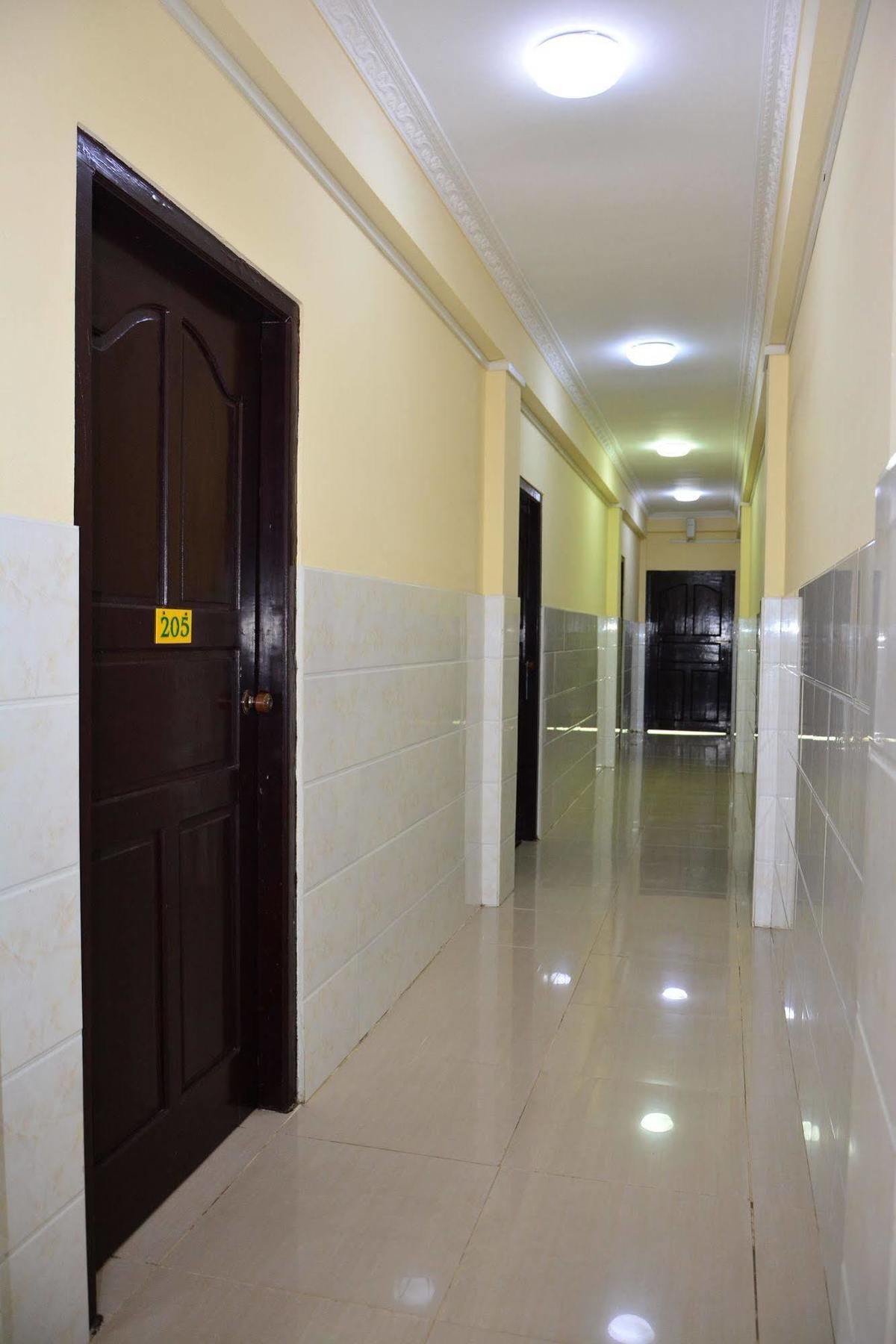Hotel 99 Pyin Oo Lwin Buitenkant foto